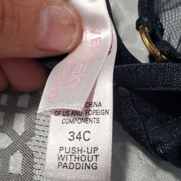 Victoria's Secret Lacy Push Up Bra - Picture 4 of 4